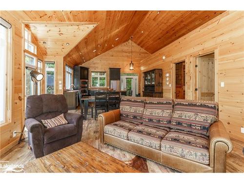 195 Charlies Lane, Huntsville, ON - Indoor Photo Showing Living Room