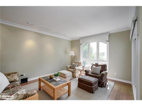 401-31 Dairy Lane, Huntsville, ON - Indoor Photo Showing Living Room