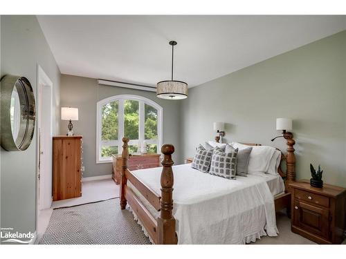 401-31 Dairy Lane, Huntsville, ON - Indoor Photo Showing Bedroom