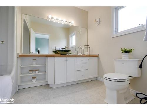 401-31 Dairy Lane, Huntsville, ON - Indoor Photo Showing Bathroom