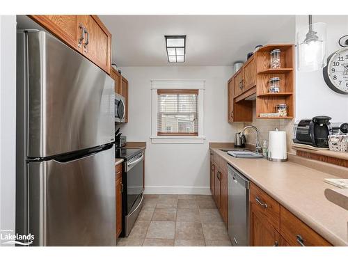 225-125 Fairway Court, The Blue Mountains, ON - Indoor Photo Showing Kitchen