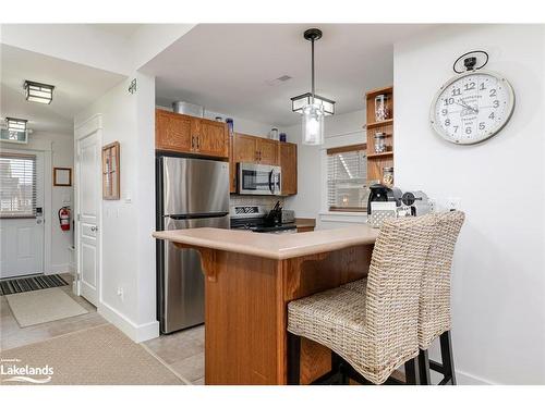 225-125 Fairway Court, The Blue Mountains, ON - Indoor Photo Showing Kitchen