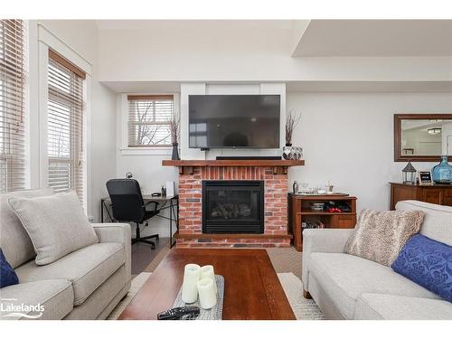 225-125 Fairway Court, The Blue Mountains, ON - Indoor Photo Showing Living Room With Fireplace