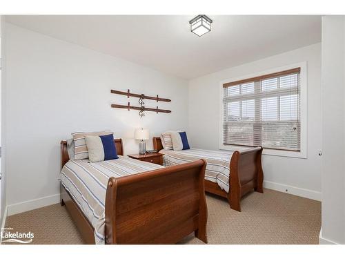 225-125 Fairway Court, The Blue Mountains, ON - Indoor Photo Showing Bedroom