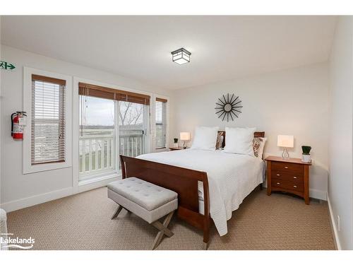 225-125 Fairway Court, The Blue Mountains, ON - Indoor Photo Showing Bedroom