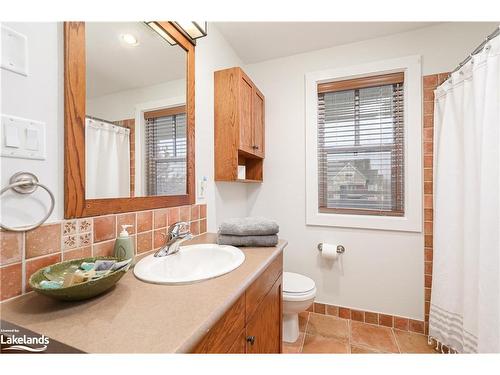 225-125 Fairway Court, The Blue Mountains, ON - Indoor Photo Showing Bathroom