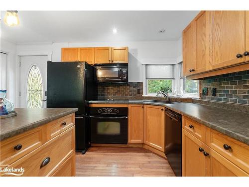 1941 Tiny Beaches Road S, Tiny Twp, ON - Indoor Photo Showing Kitchen