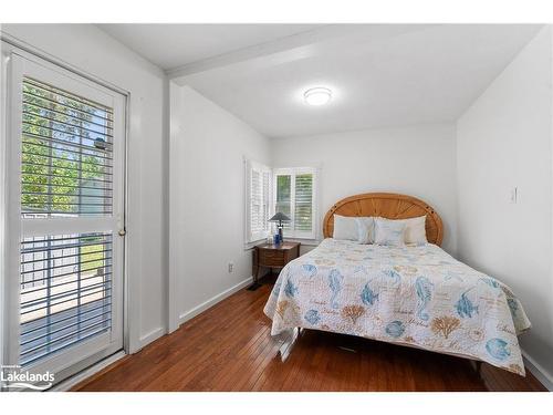 1941 Tiny Beaches Road S, Tiny Twp, ON - Indoor Photo Showing Bedroom