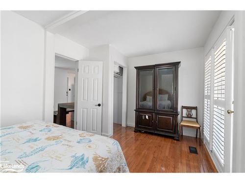 1941 Tiny Beaches Road S, Tiny Twp, ON - Indoor Photo Showing Bedroom