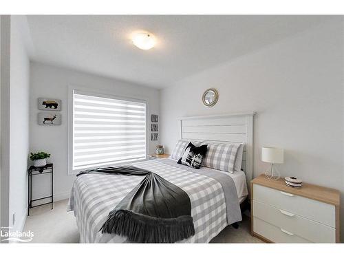 30 Autumn Drive, Wasaga Beach, ON - Indoor Photo Showing Bedroom