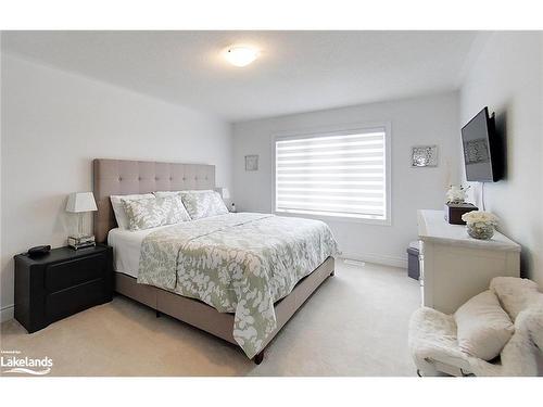 30 Autumn Drive, Wasaga Beach, ON - Indoor Photo Showing Bedroom