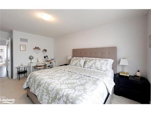 30 Autumn Drive, Wasaga Beach, ON - Indoor Photo Showing Bedroom