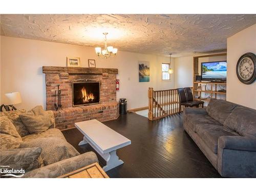 155 Settlers Way, The Blue Mountains, ON - Indoor Photo Showing Living Room With Fireplace