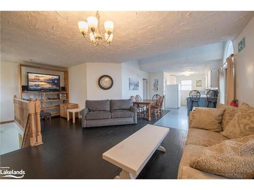 155 Settlers Way, The Blue Mountains, ON - Indoor Photo Showing Living Room