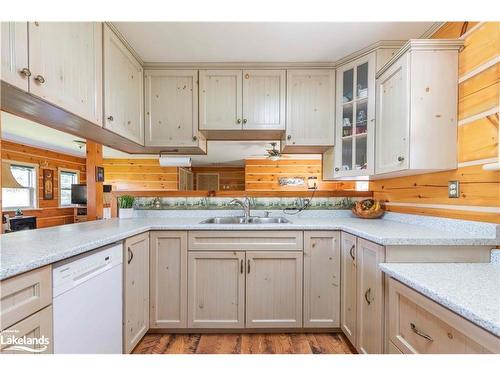 214 North Lancelot Road, Huntsville, ON - Indoor Photo Showing Kitchen With Double Sink