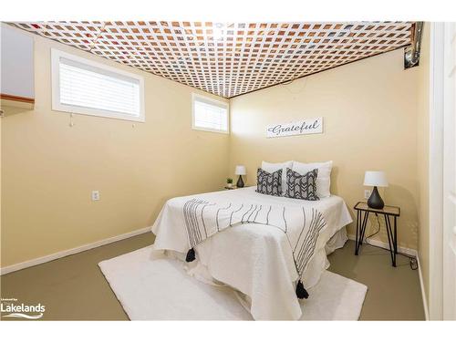 214 North Lancelot Road, Huntsville, ON - Indoor Photo Showing Bedroom