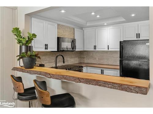 1011 Grandview Hilltop Drive, Huntsville, ON - Indoor Photo Showing Kitchen