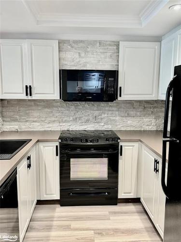 1011 Grandview Hilltop Drive, Huntsville, ON - Indoor Photo Showing Kitchen With Upgraded Kitchen