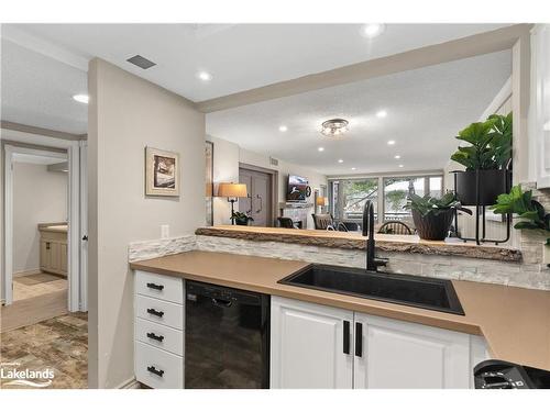 1011 Grandview Hilltop Drive, Huntsville, ON - Indoor Photo Showing Kitchen