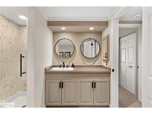 1011 Grandview Hilltop Drive, Huntsville, ON - Indoor Photo Showing Bathroom