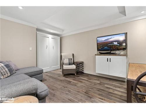 1011 Grandview Hilltop Drive, Huntsville, ON - Indoor Photo Showing Living Room