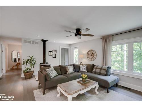 240 West Fox Lake Road, Huntsville, ON - Indoor Photo Showing Living Room