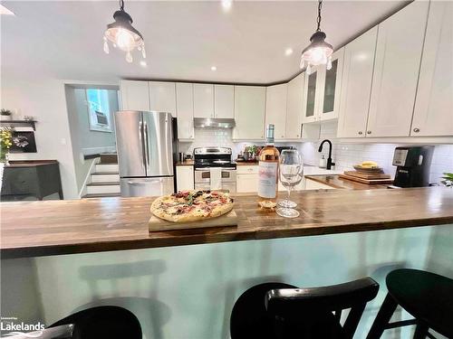 240 West Fox Lake Road, Huntsville, ON - Indoor Photo Showing Kitchen With Upgraded Kitchen