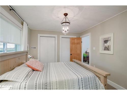 240 West Fox Lake Road, Huntsville, ON - Indoor Photo Showing Bedroom