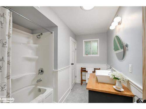 240 West Fox Lake Road, Huntsville, ON - Indoor Photo Showing Bathroom