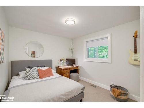 240 West Fox Lake Road, Huntsville, ON - Indoor Photo Showing Bedroom