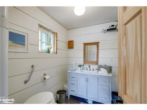 240 West Fox Lake Road, Huntsville, ON - Indoor Photo Showing Bathroom