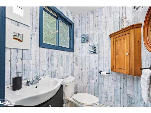 145 St Moritz Crescent, The Blue Mountains, ON - Indoor Photo Showing Bathroom