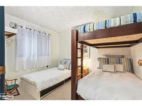 145 St Moritz Crescent, The Blue Mountains, ON - Indoor Photo Showing Bedroom