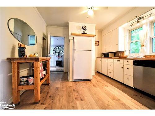 67 Centre Street S, Huntsville, ON - Indoor Photo Showing Kitchen