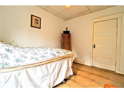 67 Centre Street S, Huntsville, ON - Indoor Photo Showing Bedroom