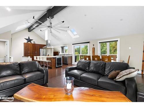 147 Carmichael Crescent, The Blue Mountains, ON - Indoor Photo Showing Living Room