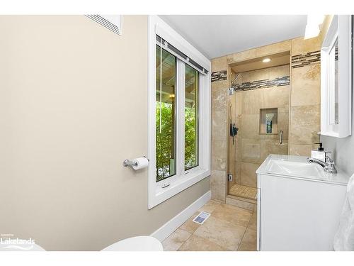 147 Carmichael Crescent, The Blue Mountains, ON - Indoor Photo Showing Bedroom