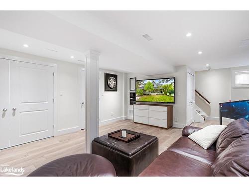 147 Carmichael Crescent, The Blue Mountains, ON - Indoor Photo Showing Living Room