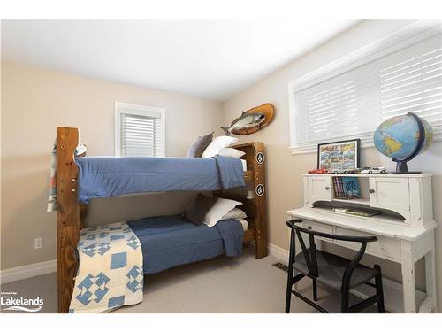 9840 Beachwood Road, Collingwood, ON - Indoor Photo Showing Bedroom