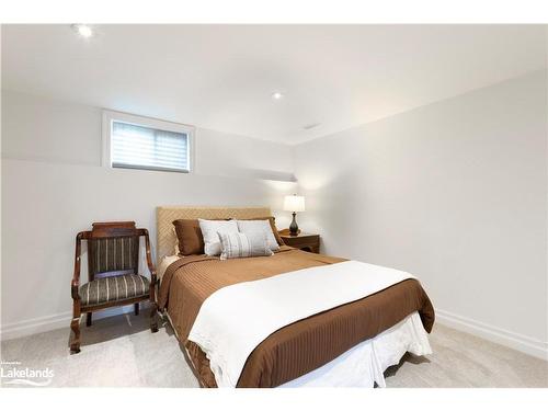 9840 Beachwood Road, Collingwood, ON - Indoor Photo Showing Bedroom