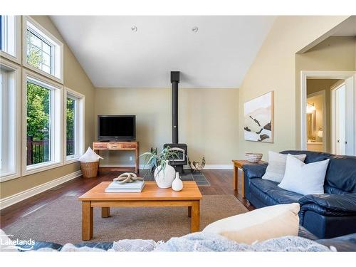 156 Queen'S Bush Road, Meaford Municipality, ON - Indoor Photo Showing Living Room