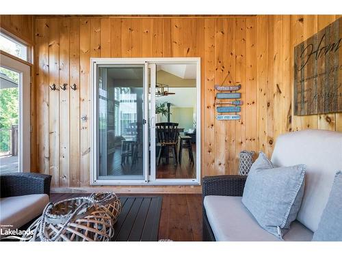 156 Queen'S Bush Road, Meaford Municipality, ON - Indoor Photo Showing Living Room