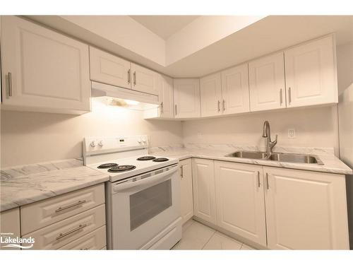 14 Lisbon Court, Wasaga Beach, ON - Indoor Photo Showing Kitchen With Double Sink