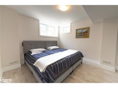 14 Lisbon Court, Wasaga Beach, ON - Indoor Photo Showing Bedroom