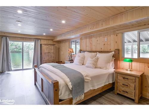 1159 Island Park Rd, Port Carling, ON - Indoor Photo Showing Bedroom