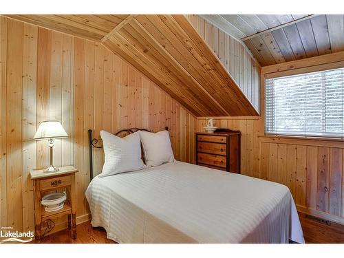 1159 Island Park Rd, Port Carling, ON - Indoor Photo Showing Bedroom