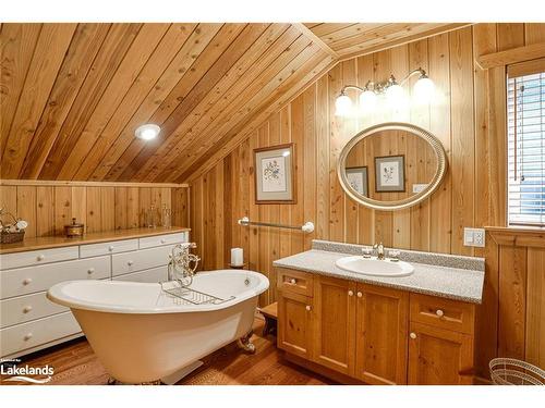 1159 Island Park Rd, Port Carling, ON - Indoor Photo Showing Bathroom