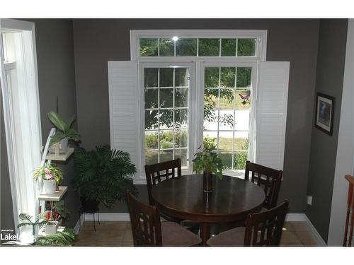 7 Sparrow Lane, Wasaga Beach, ON - Indoor Photo Showing Dining Room