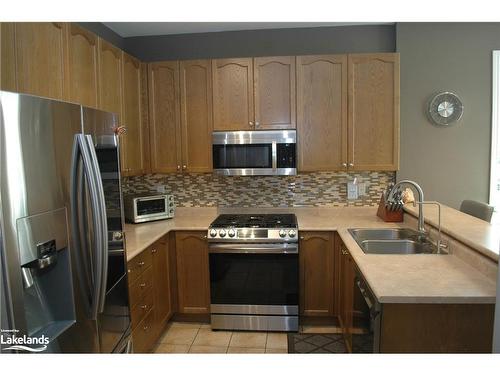 7 Sparrow Lane, Wasaga Beach, ON - Indoor Photo Showing Kitchen With Double Sink With Upgraded Kitchen