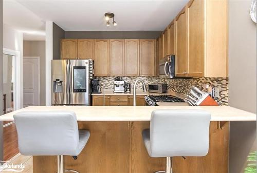 7 Sparrow Lane, Wasaga Beach, ON - Indoor Photo Showing Kitchen